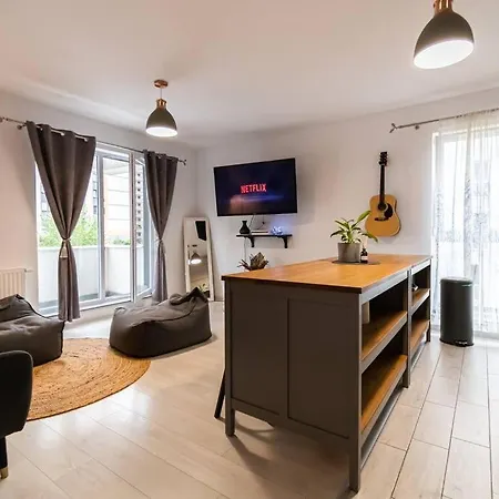 Arte - 2 Bedroom Apartment Near Coresi Mall With Free Parking-3